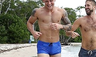Wesley Woods Spots Beach Hunk Trevor Laster And Fucks Him Hard On The Sand