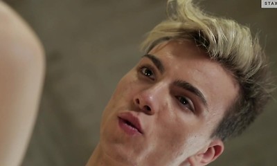 Recycling Beaut Gets A Hard-Dicked Bonus From His Dreamy Pal!